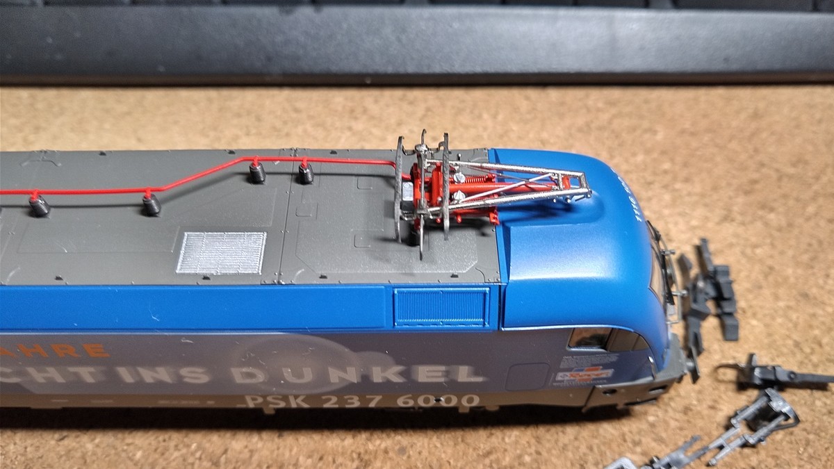 Roco 63675 ÖBB 1116 100-7 '30Jahre Licht ins Dunkel' その2 - 穂の