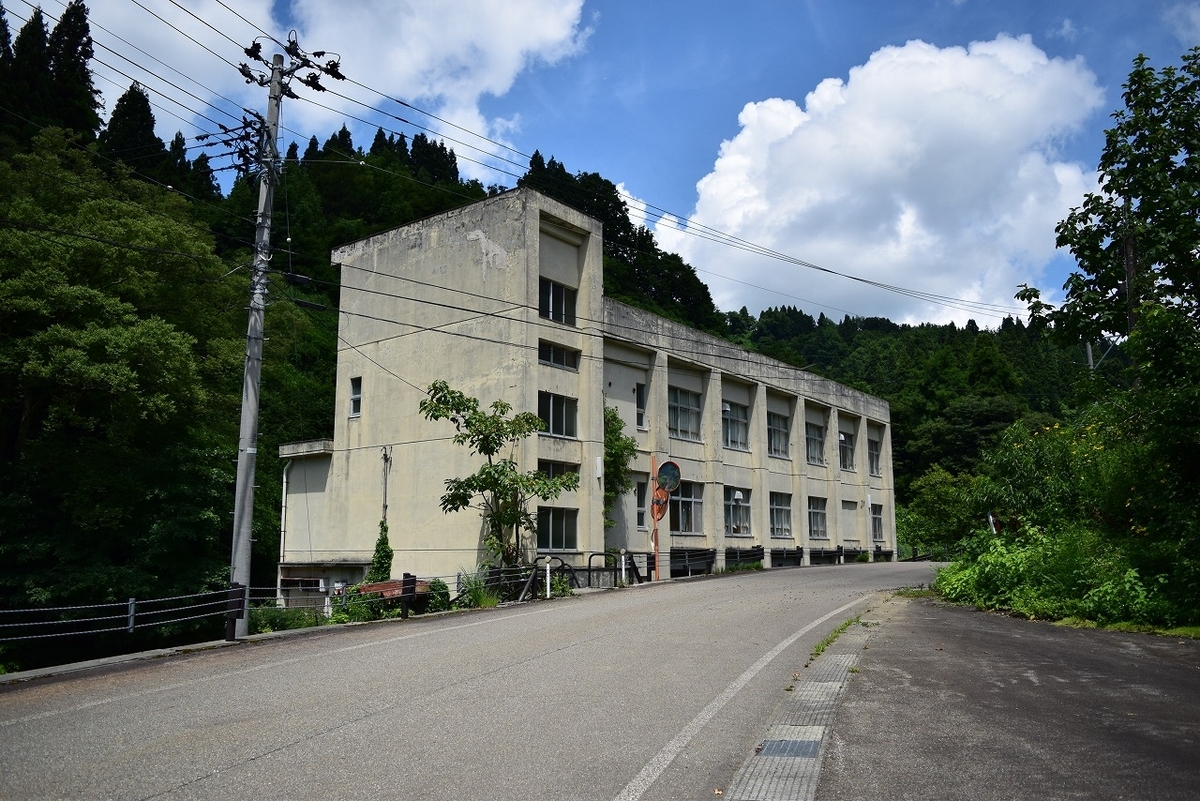 長岡市立竹之高地小学校 - 学舎の記憶｜廃校を旅するブログ｜