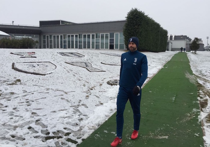 雪中のビノーボでトレーニングに向かうバルザーリ 画像:雪中のビノーボでトレーニングに向かうバルザーリ