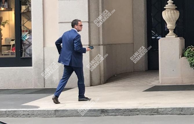 カリアリとの会談に向かう姿がキャッチされたパラティーチSD 画像:カリアリとの会談に向かう姿がキャッチされたパラティーチSD