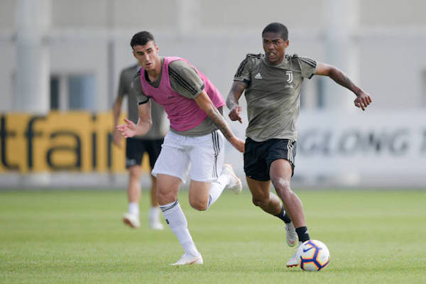 U-23 との練習試合をプレーするD・コスタ 画像:U-23 との練習試合をプレーするD・コスタ