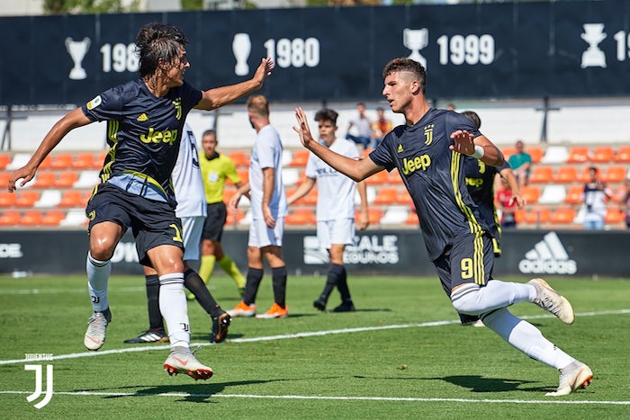 決勝ゴールをあげたペトレッリ(写真:右) 画像:決勝ゴールをあげたペトレッリ(写真:右)
