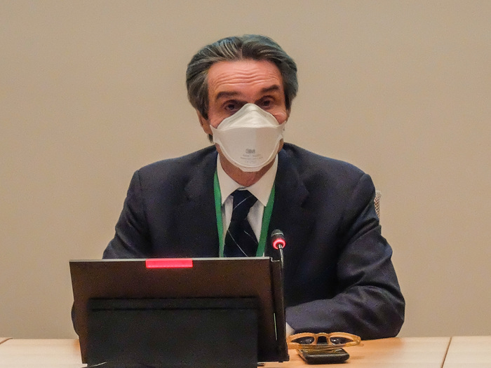 会見するロンバルディア州のフォンターナ知事 画像:会見するロンバルディア州のフォンターナ知事
