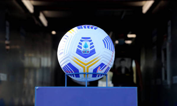 セリエAの試合球 画像:セリエAの試合球