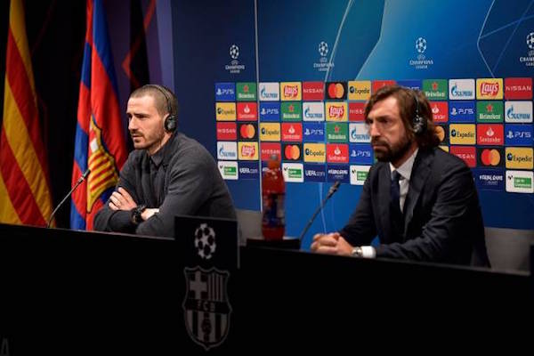 バルセロナ戦に向けた前日会見を行うピルロ監督とボヌッチ選手 画像:バルセロナ戦に向けた前日会見を行うピルロ監督とボヌッチ選手
