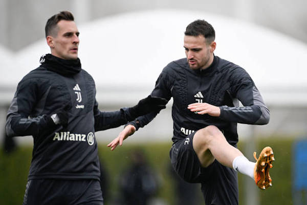 フロジノーネ戦に向けて調整する選手たち