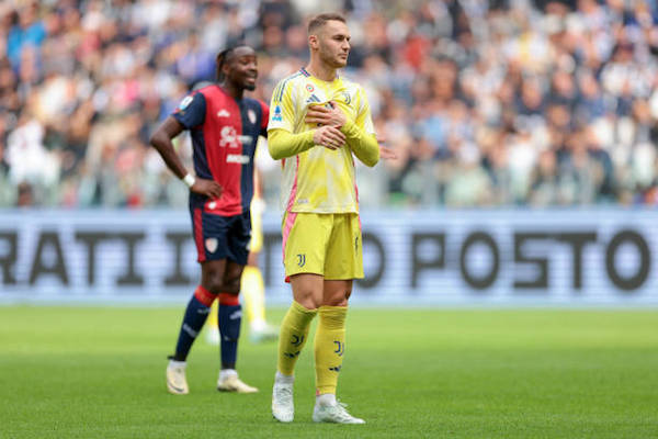 コープマイネルスが右第2肋骨を骨折、中断明けのセリエA第8節ラツィオ コープマイネルスが右第2肋骨を骨折、中断明けのセリエA第8節ラツィオ