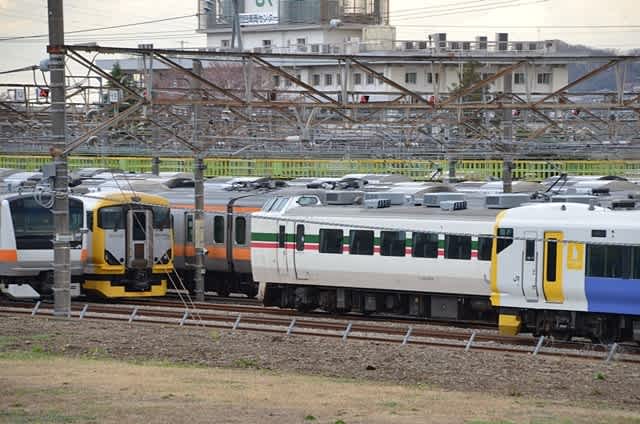 189系M52編成とE257系500番台