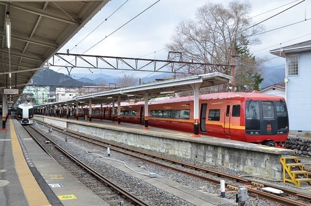253系1000番台と東武500系