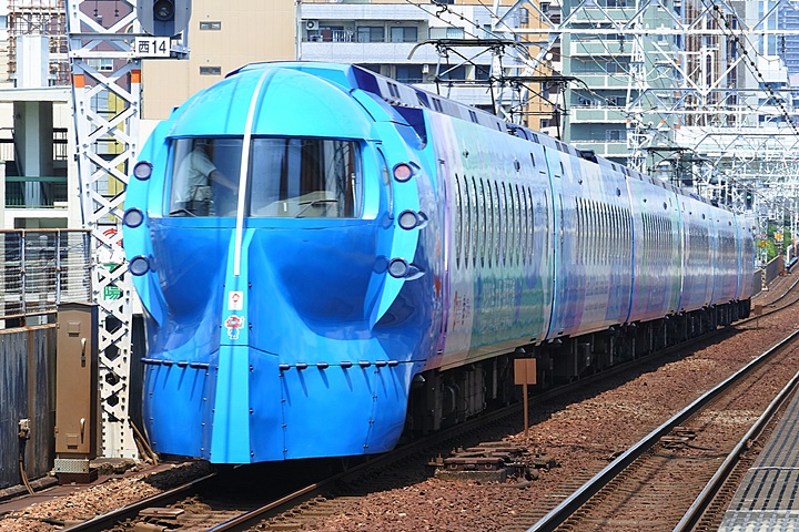 南海ラピート大阪・関西万博ラッピング
