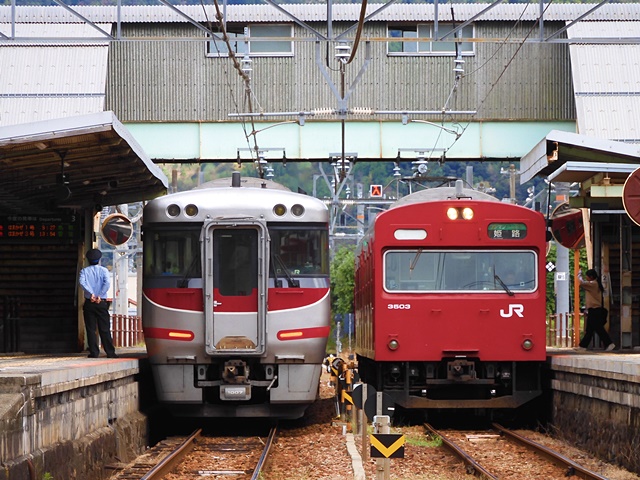キハ189系・103系並び
