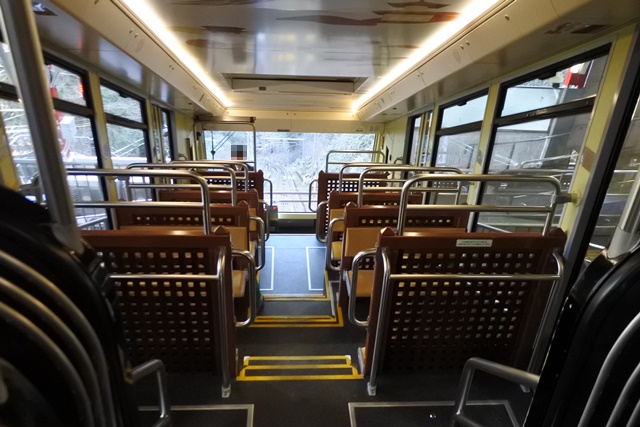 ケーブルカー車内