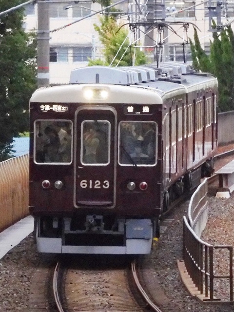 阪急今津線6000系6123F