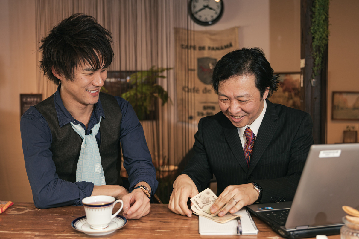 新刊 山本憲明の 小さな会社 のつくり方 変わり方 不思議の国のアラモード