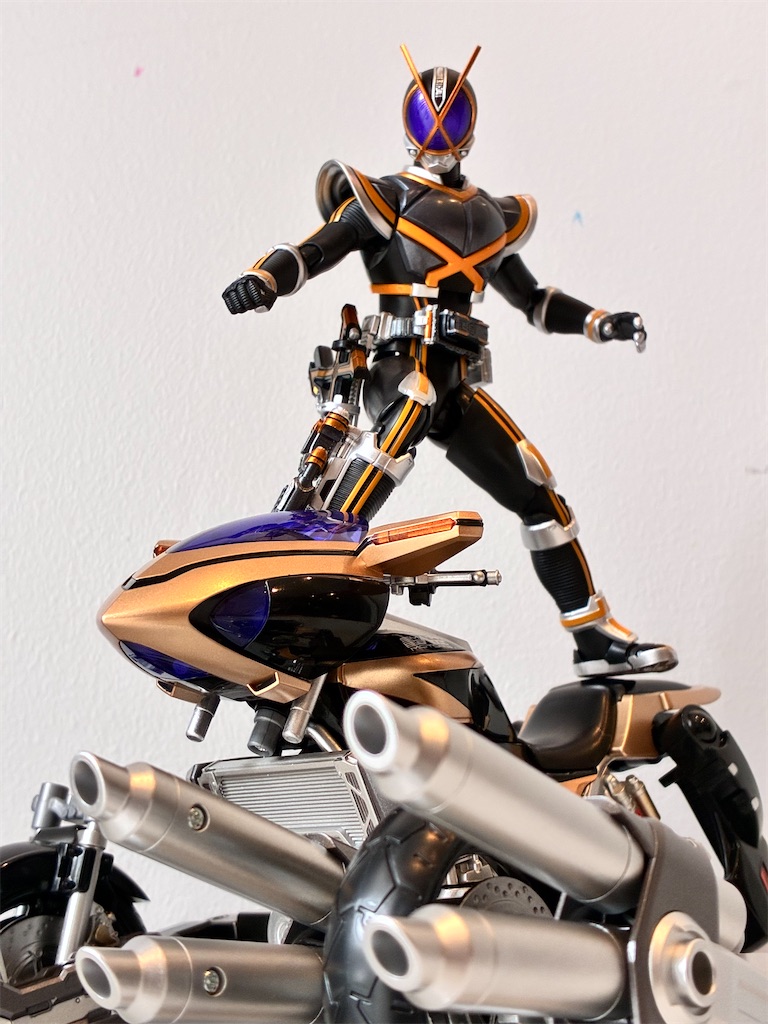 S.H.フィギュアーツ真骨彫仮面ライダーカイザ / サイドバッシャー を