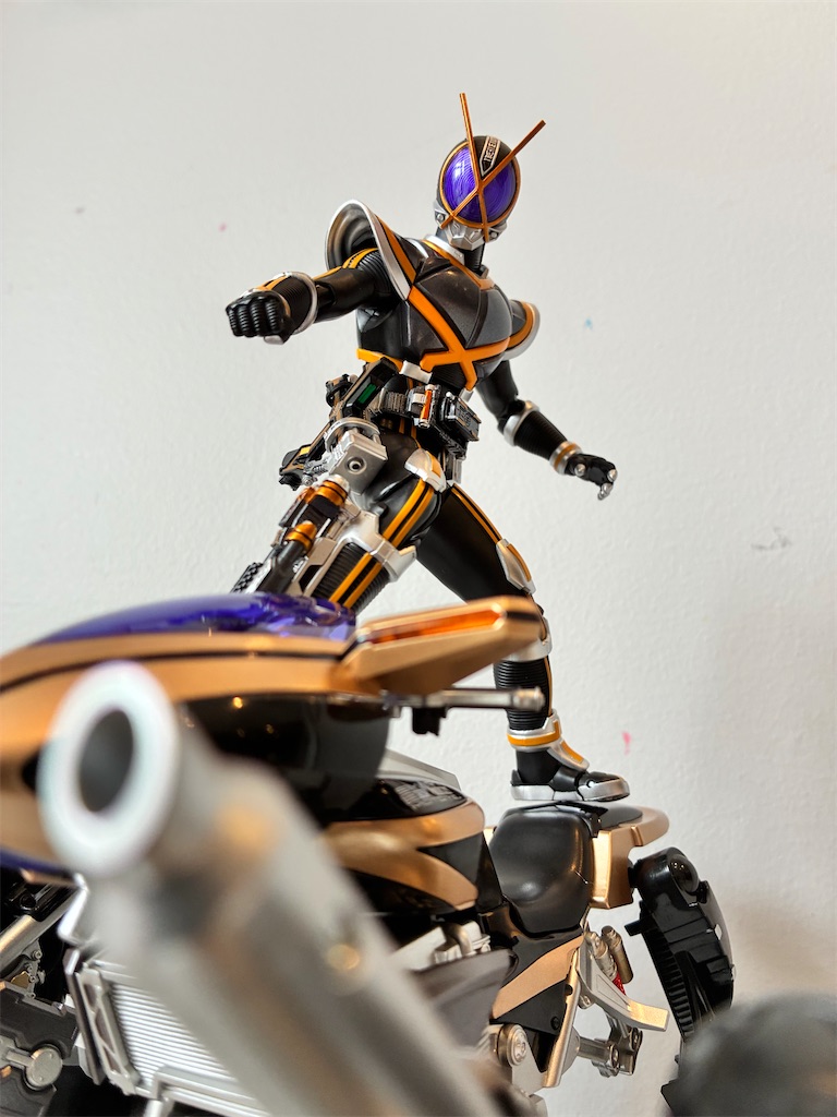 S.H.フィギュアーツ真骨彫仮面ライダーカイザ / サイドバッシャー を