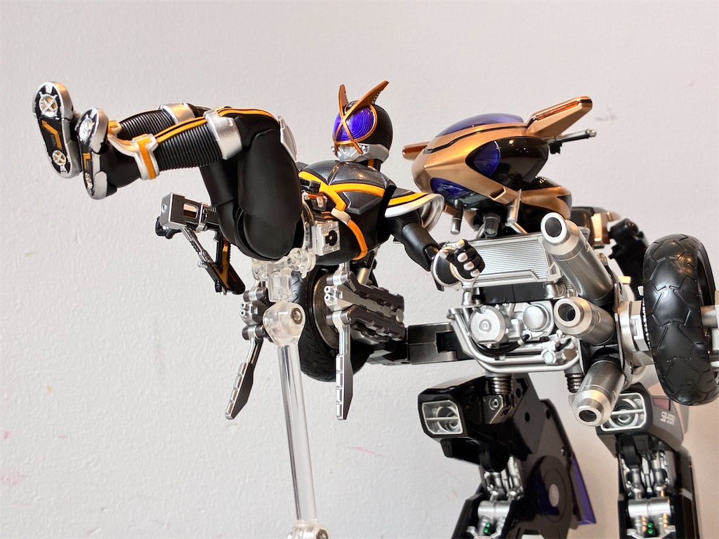 S.H.フィギュアーツ真骨彫仮面ライダーカイザ / サイドバッシャー を