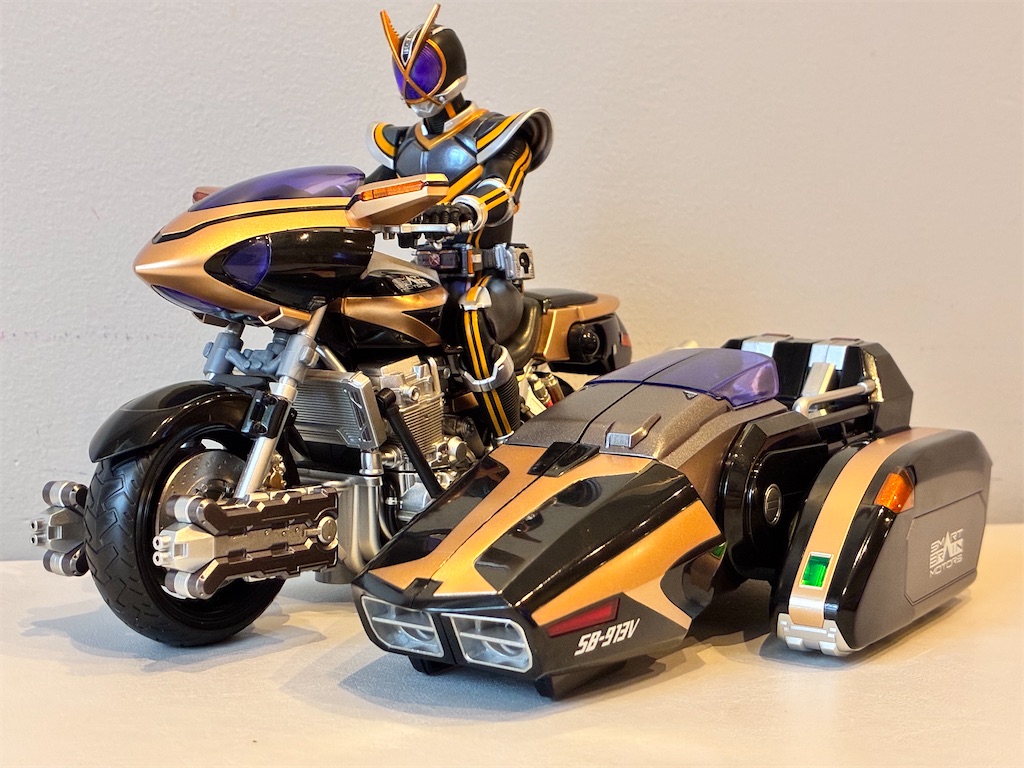 S.H.フィギュアーツ真骨彫仮面ライダーカイザ / サイドバッシャー を