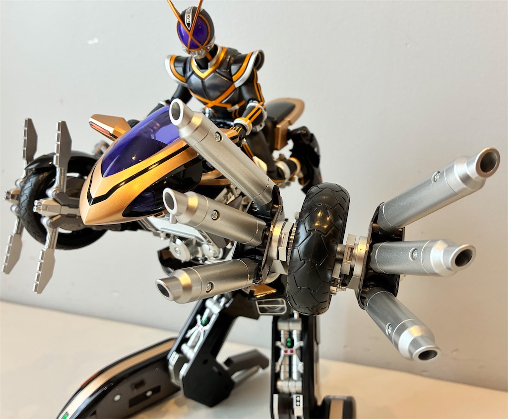 S.H.フィギュアーツ真骨彫仮面ライダーカイザ / サイドバッシャー を