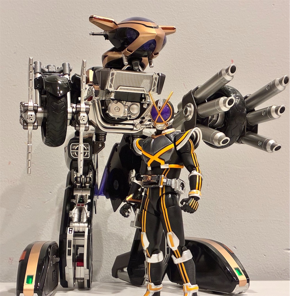 S.H.フィギュアーツ真骨彫仮面ライダーカイザ / サイドバッシャー を