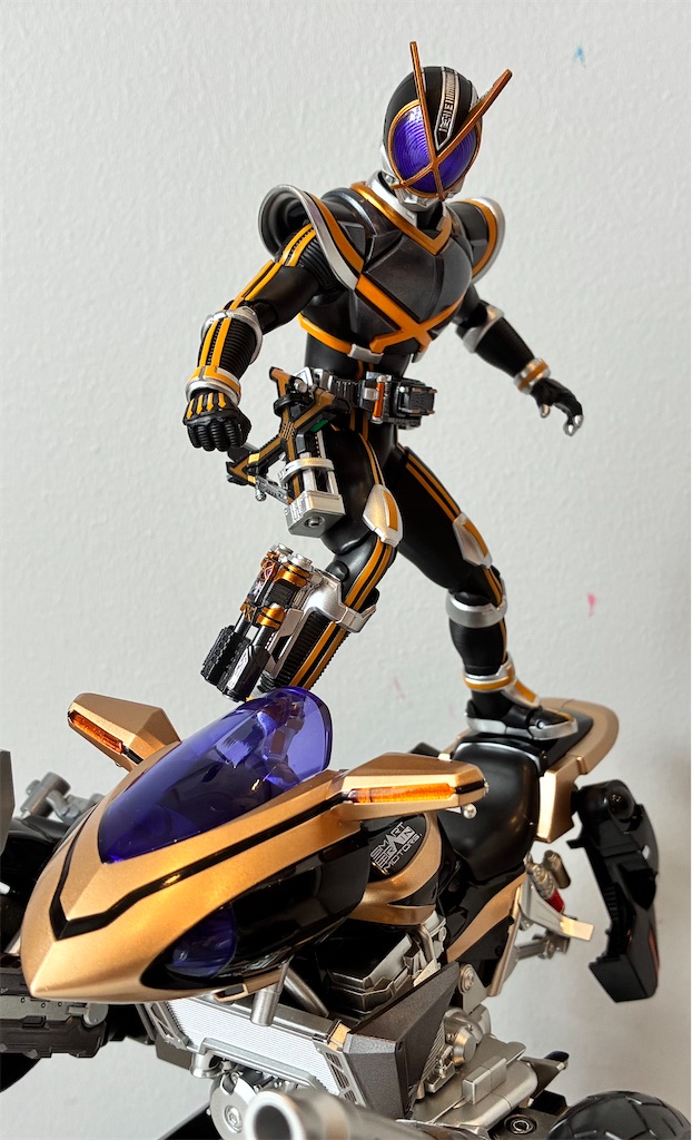 S.H.フィギュアーツ真骨彫仮面ライダーカイザ / サイドバッシャー を
