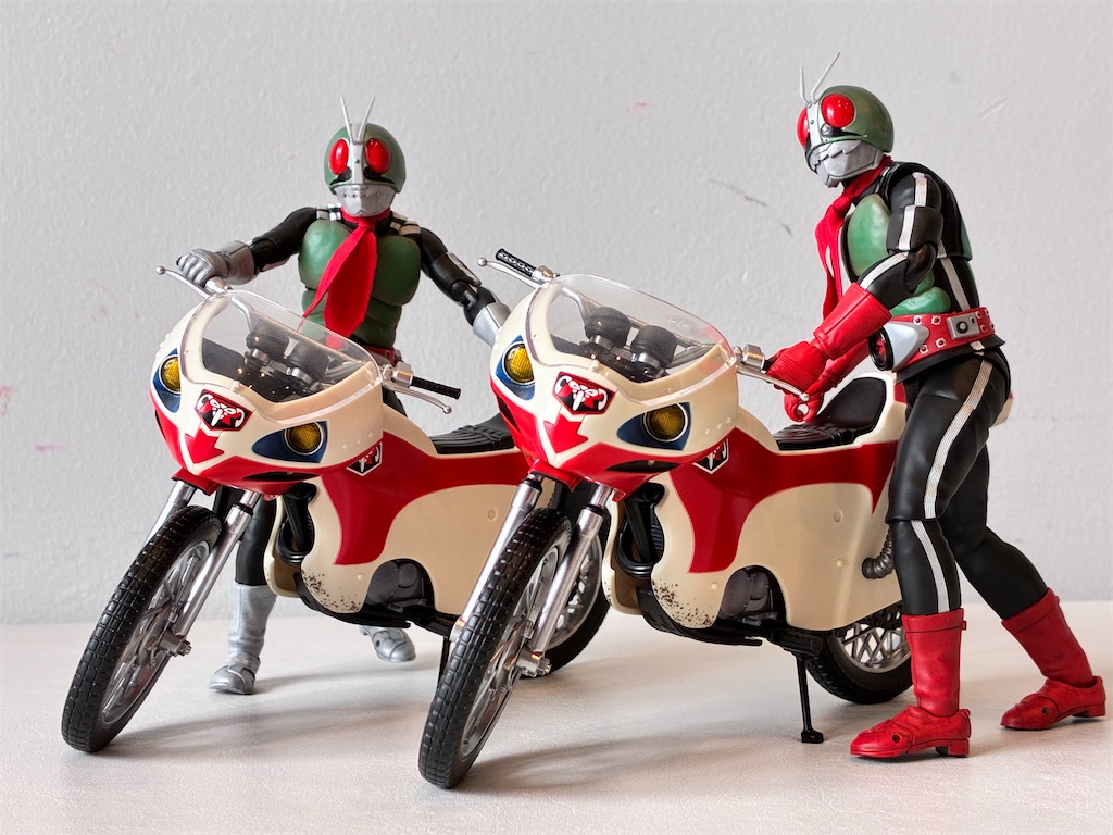 S.H.フィギュアーツ真骨彫仮面ライダー新1号/新2号/新サイクロン号