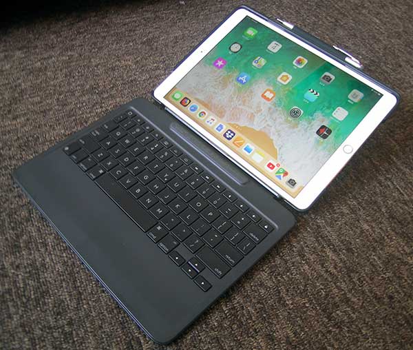 ロジクールSlim ComboというiPad用キーボードを10ヶ月使った感想