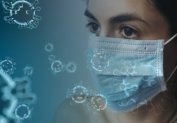 マスクをしてウイルスをガードする女性