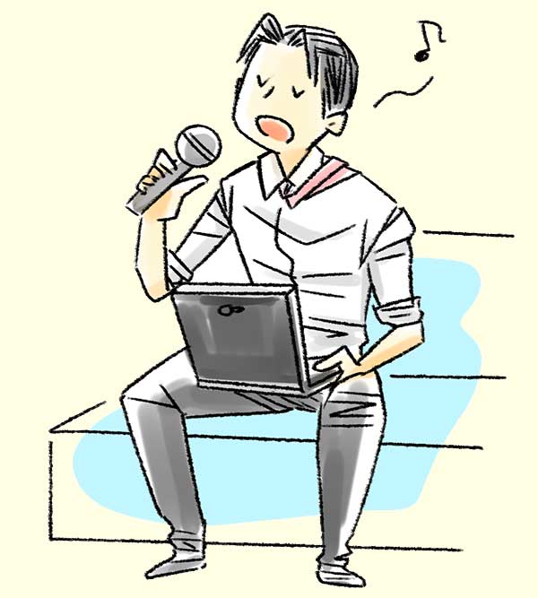 自宅で一人カラオケをしている男性