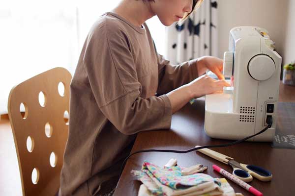 コロナ禍でミシンを買った女性