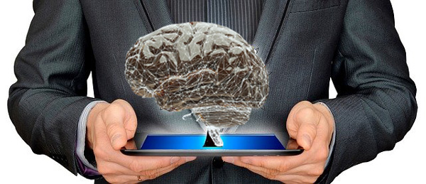 脳を差し出しているビジネス男性