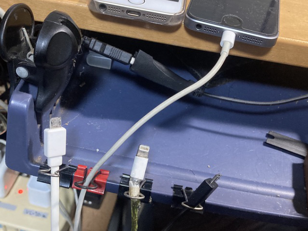 スマホケーブルホルダー