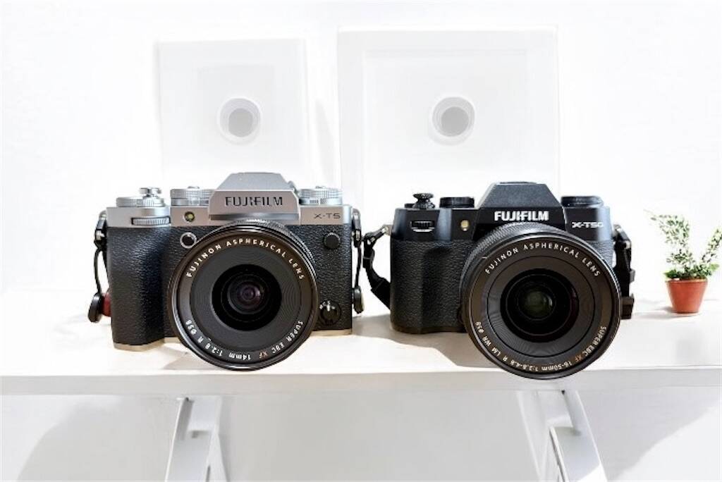 カメラアクセサリー・IYH】FUJIFILM X-T5 シルバー用に買った