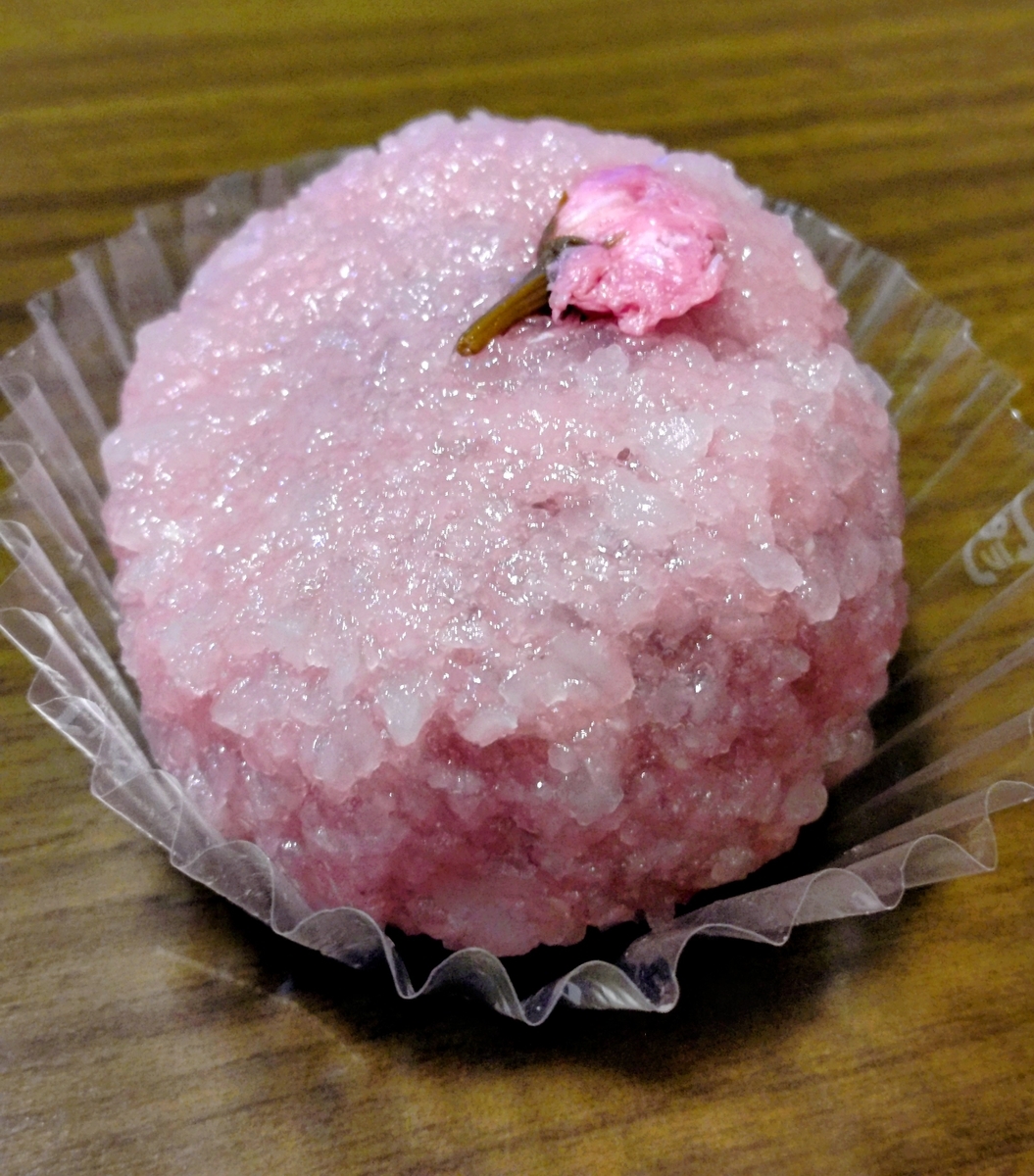 実食レビュー】セブンの桜もち美味しい？こしあん好きは必見 - ゆる