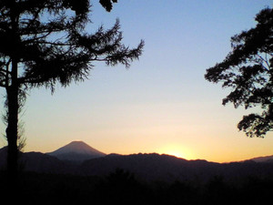 高尾山山頂・富士山と日の入り。02