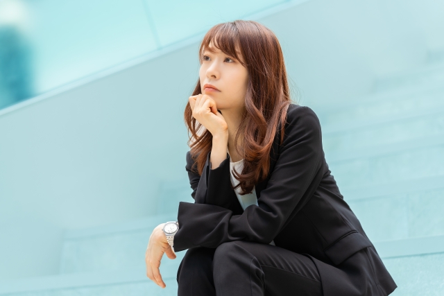 人事の仕組みの変化に戸惑うビジネスマン