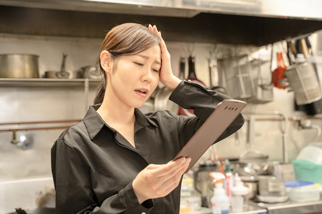忙しい飲食店オーナーイメージ