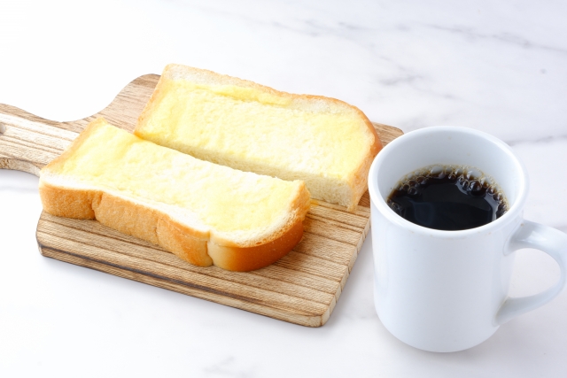 コーヒーとトースト朝食イメージ