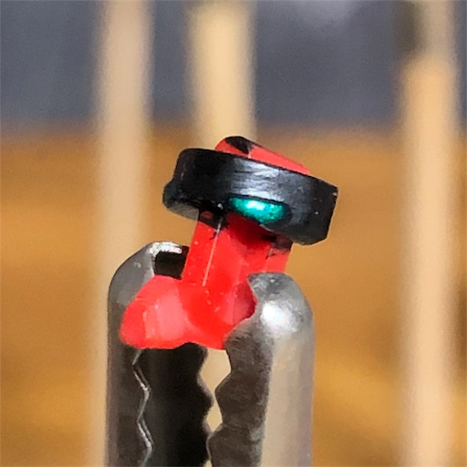 ガンダムマーカーと爪楊枝でガンプラの 目 を塗装する リビングモデリング部