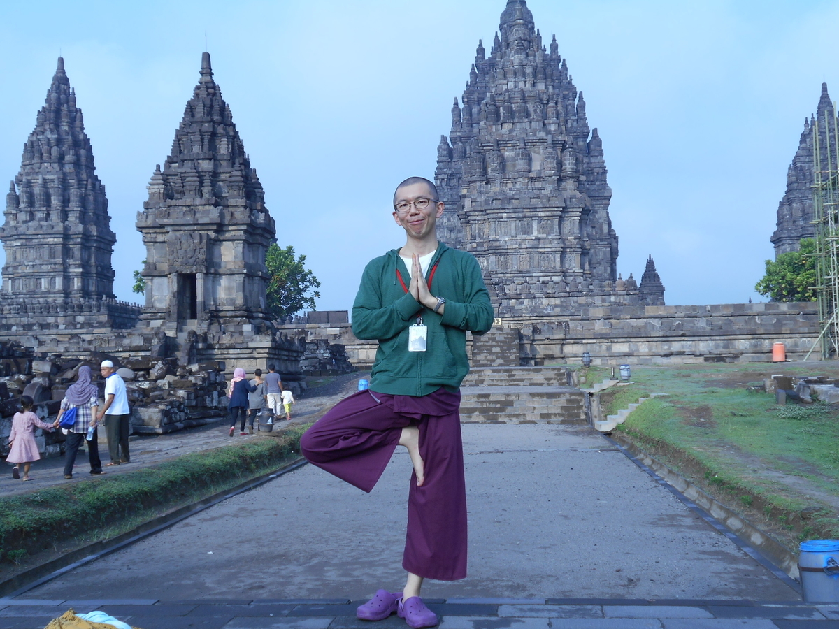 インドネシア旅行記 Day3 夜行列車でジョグジャへ 荷ケツ 二人乗り の吊り橋効果にドキドキしたプランバナン観光 うまいナシグデとお土産にバティック アジアを旅する英会話講師