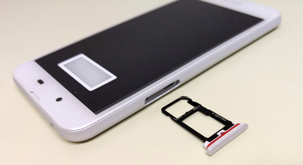 AQUOS、sense、simスロット、microSDスロット