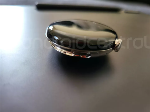 Pixel Watch、側面