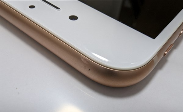 IIJmio、iPhone8、上部損傷