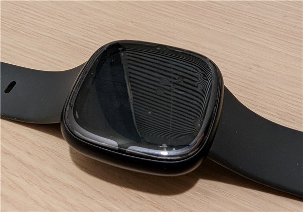 Fitbit Sense 2、Flexible Shield、貼付後、その2