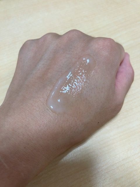 ファンケル モイスト&リフト エッセンス 塗り伸ばし