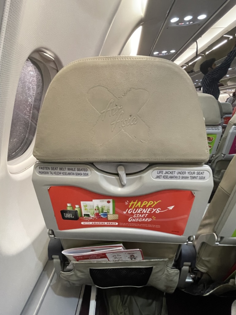 搭乗記】エアアジアのマレーシア便の機内食は？羽田-クアラルンプール往復便  LCC羽田深夜便のオンラインチェックイン・機内食・座席・モニターなど実体験紹介(D7523/D7522) - ミニマリスト品川太郎の海外旅行記  〜毎月海外に行く会社員の体験談ブログ〜