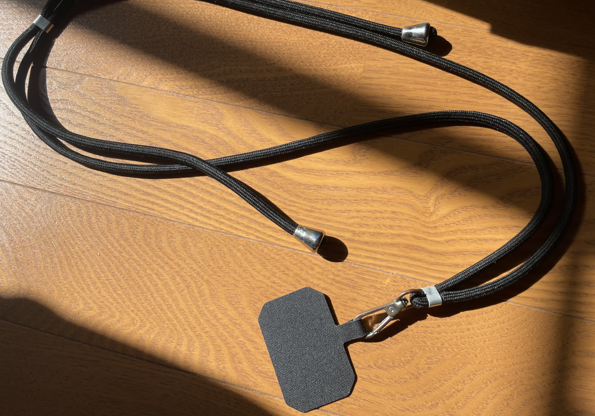 【ミニマリストが選ぶ海外旅行の持ち物】スマートフォン・スマートフォンストラップ