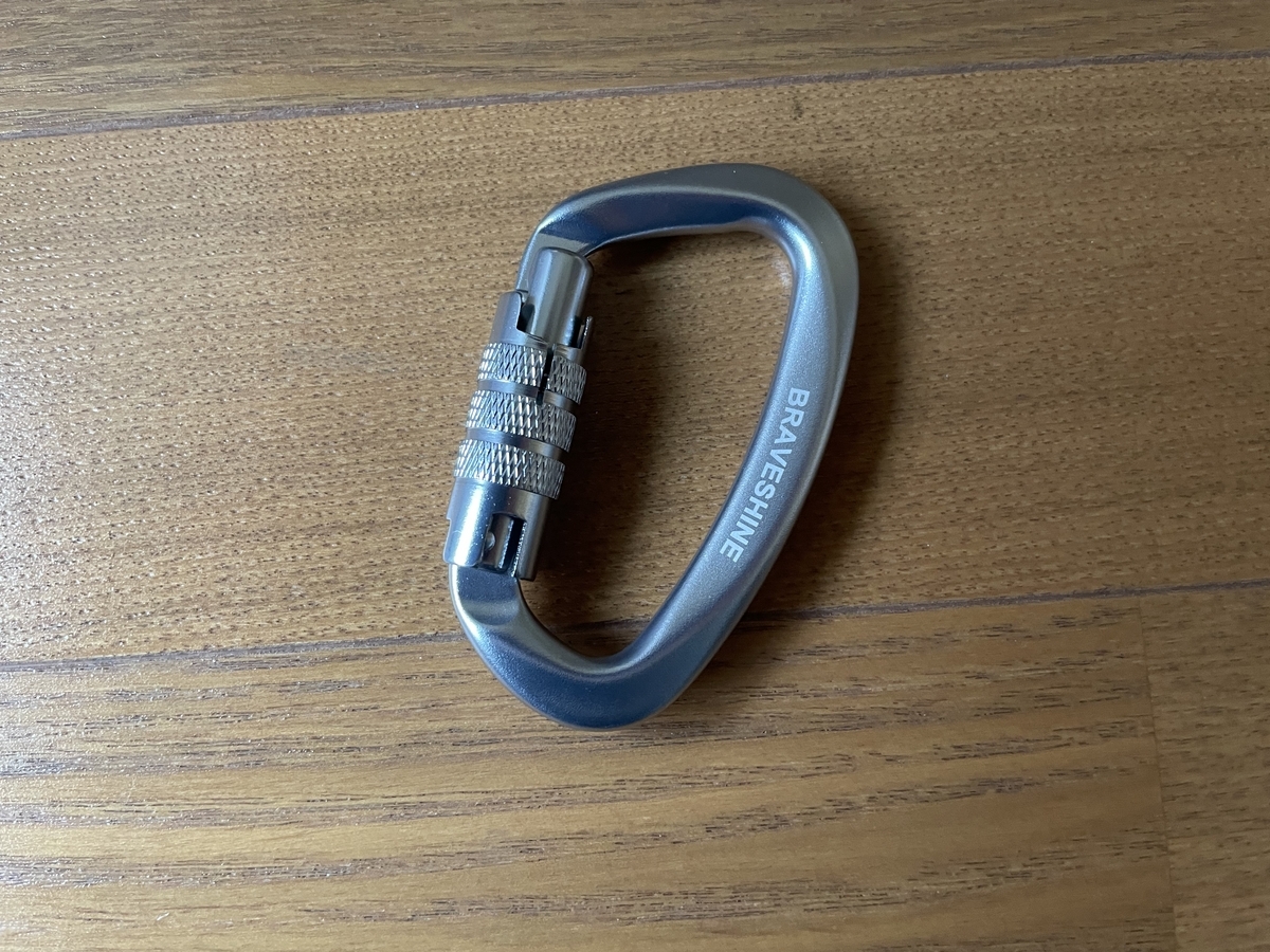 【ミニマリストが選ぶ海外旅行の持ち物】カラビナ・フック