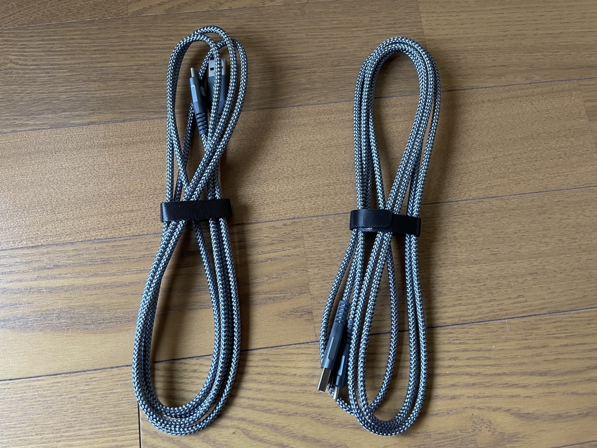 【ミニマリストが選ぶ海外旅行の持ち物】長めの充電ケーブル×2