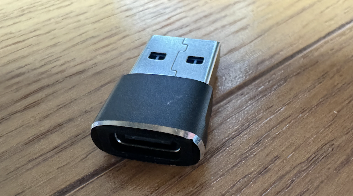【ミニマリストが選ぶ海外旅行の持ち物】USB変換ケーブル